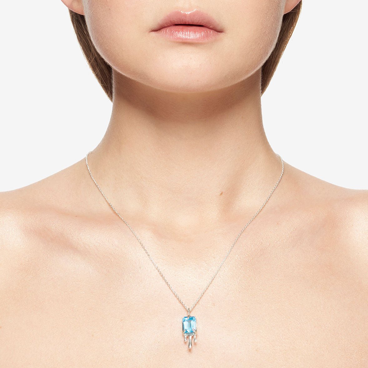 Fluid Topaz Necklece - The Forumist