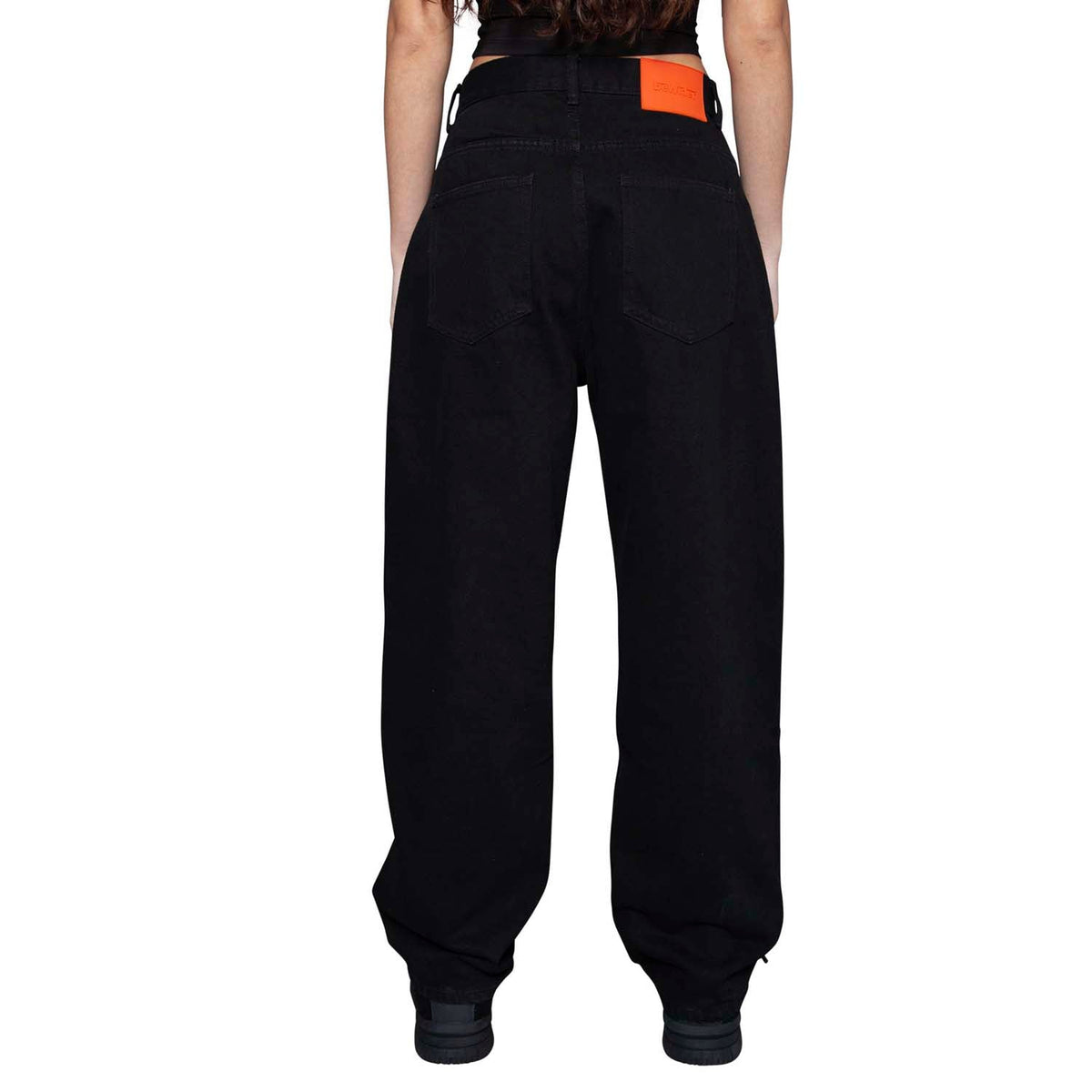 Super loose, Black/Black stitching - The Forumist
