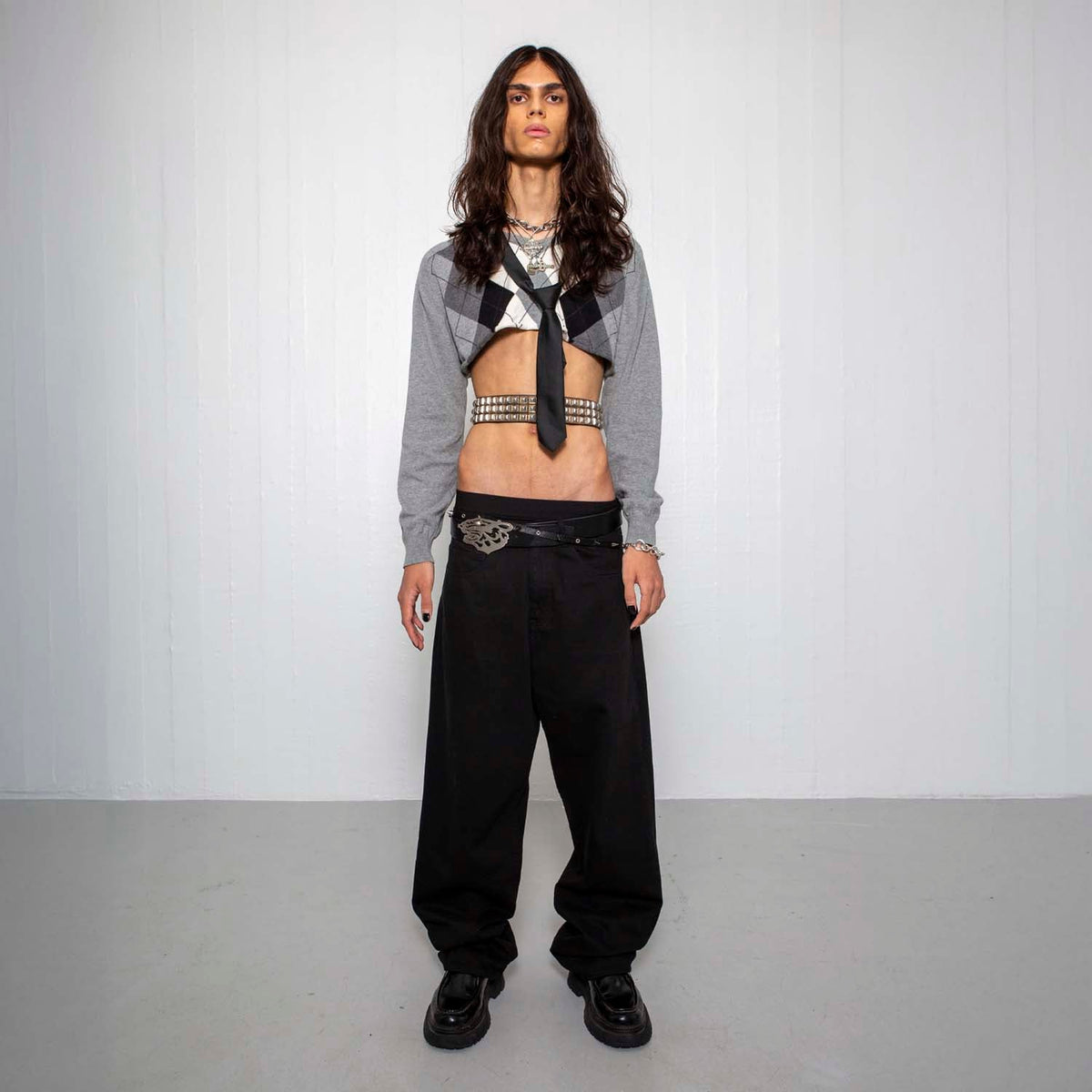 Super loose, Black/Black stitching - The Forumist