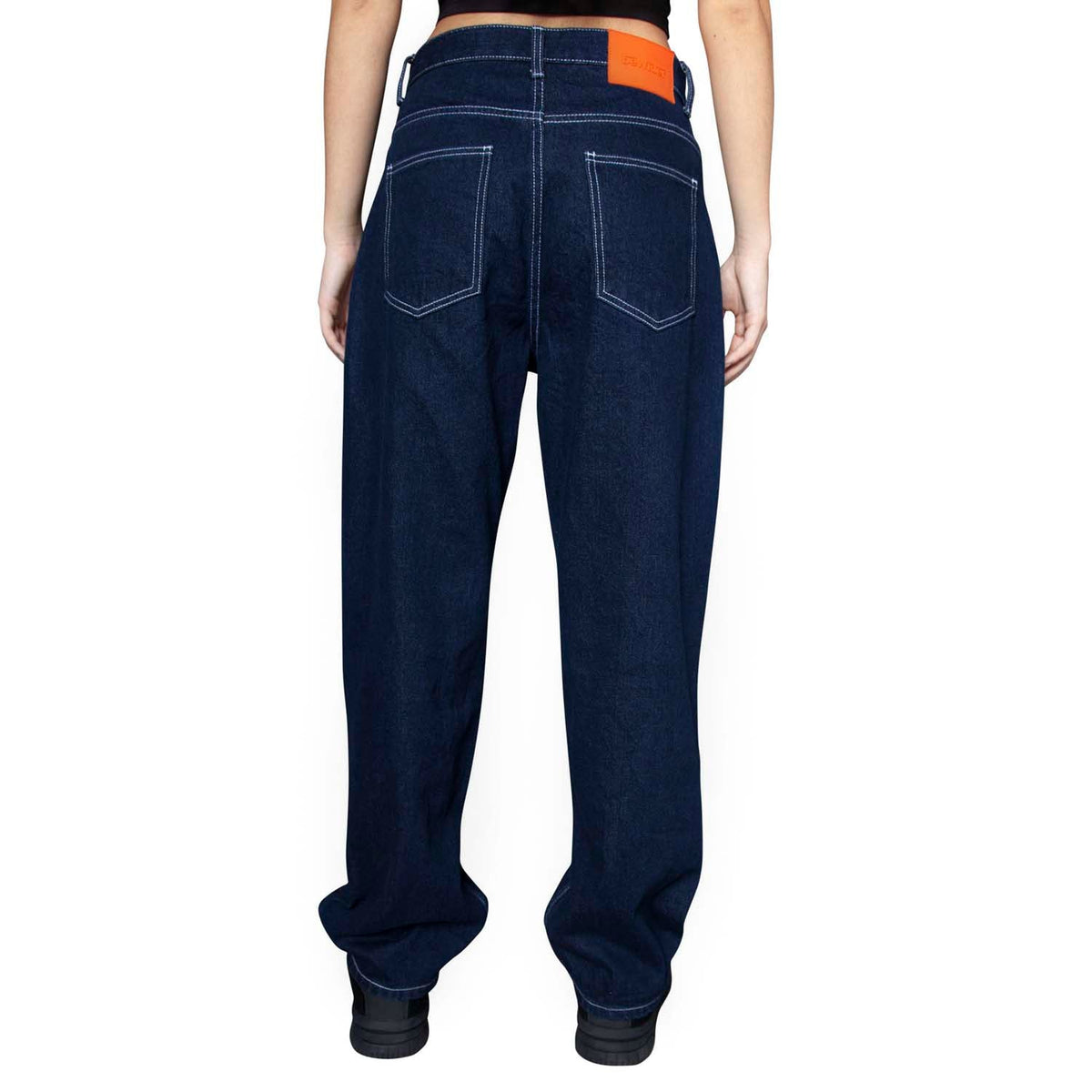 Super loose, Dark blue denim with white stitches - The Forumist