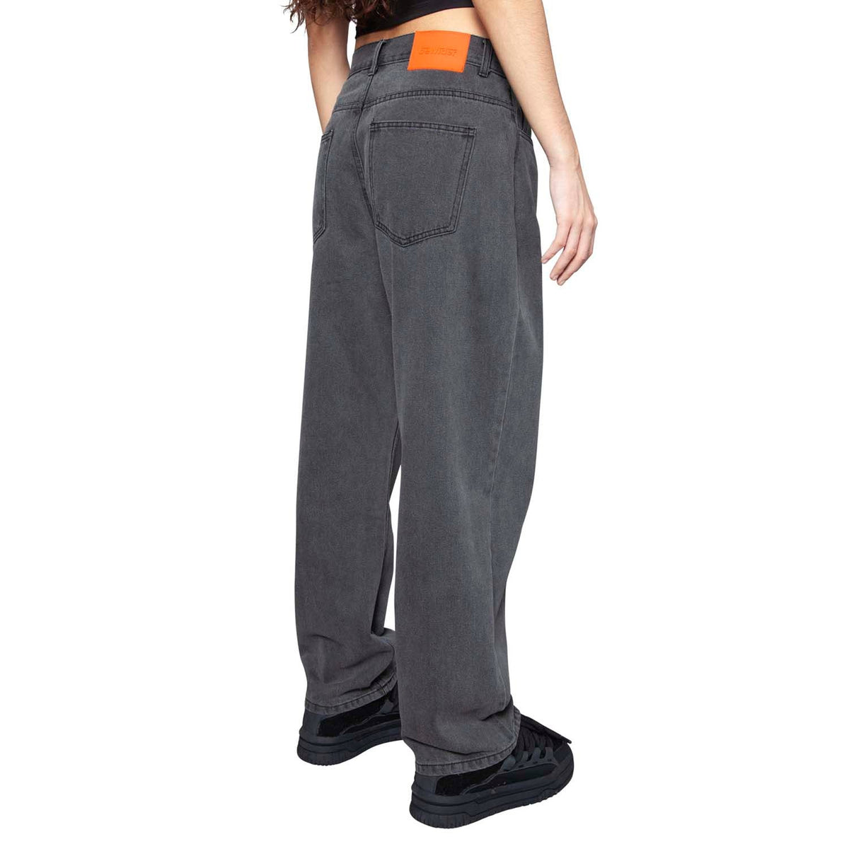 Super loose, Dark grey denim with a front cut - The Forumist