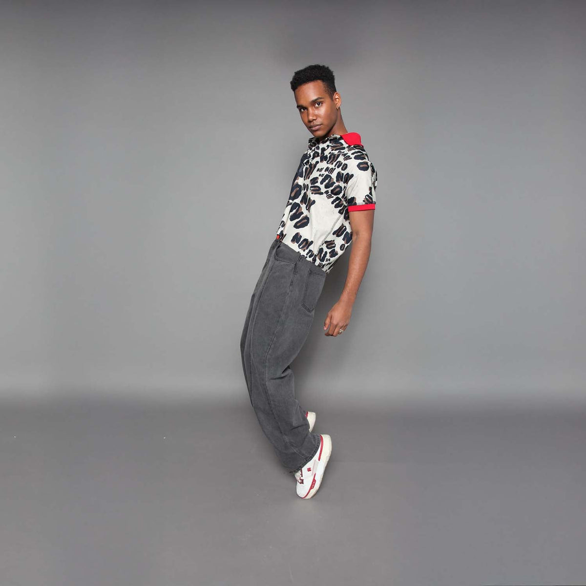Super loose, Dark grey denim with a front cut - The Forumist